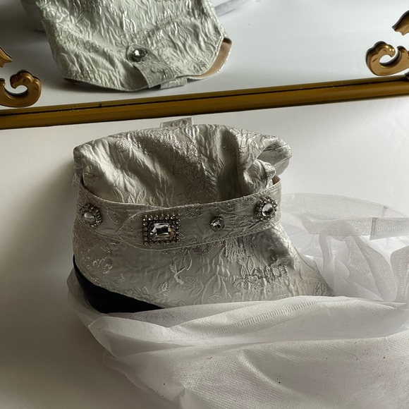 AZALEA WANG Bavani Rhinestone Silver and White Western Boot New in Box Sz 10 - Picture 10 of 12